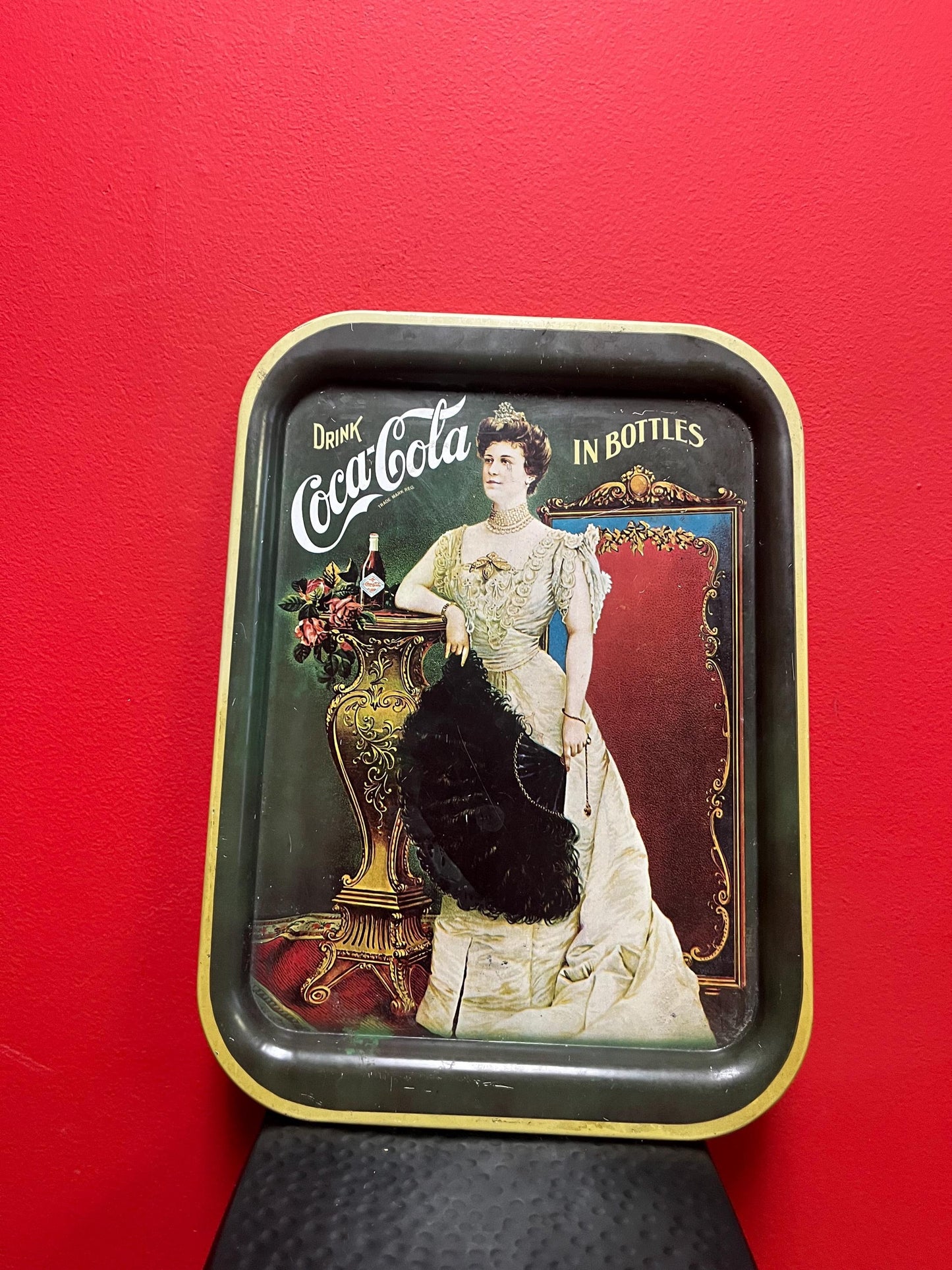 15 x 11 inch vinatge 1960s beautiful coke tray in good condition - great value  great gift -