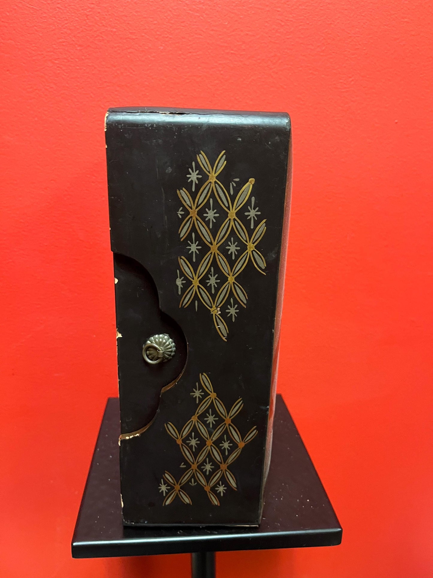 Stunning antique 11 x 6 x 4“ high Japanese lacquer and GILT box  very nice condition so see photos  wonderful detail