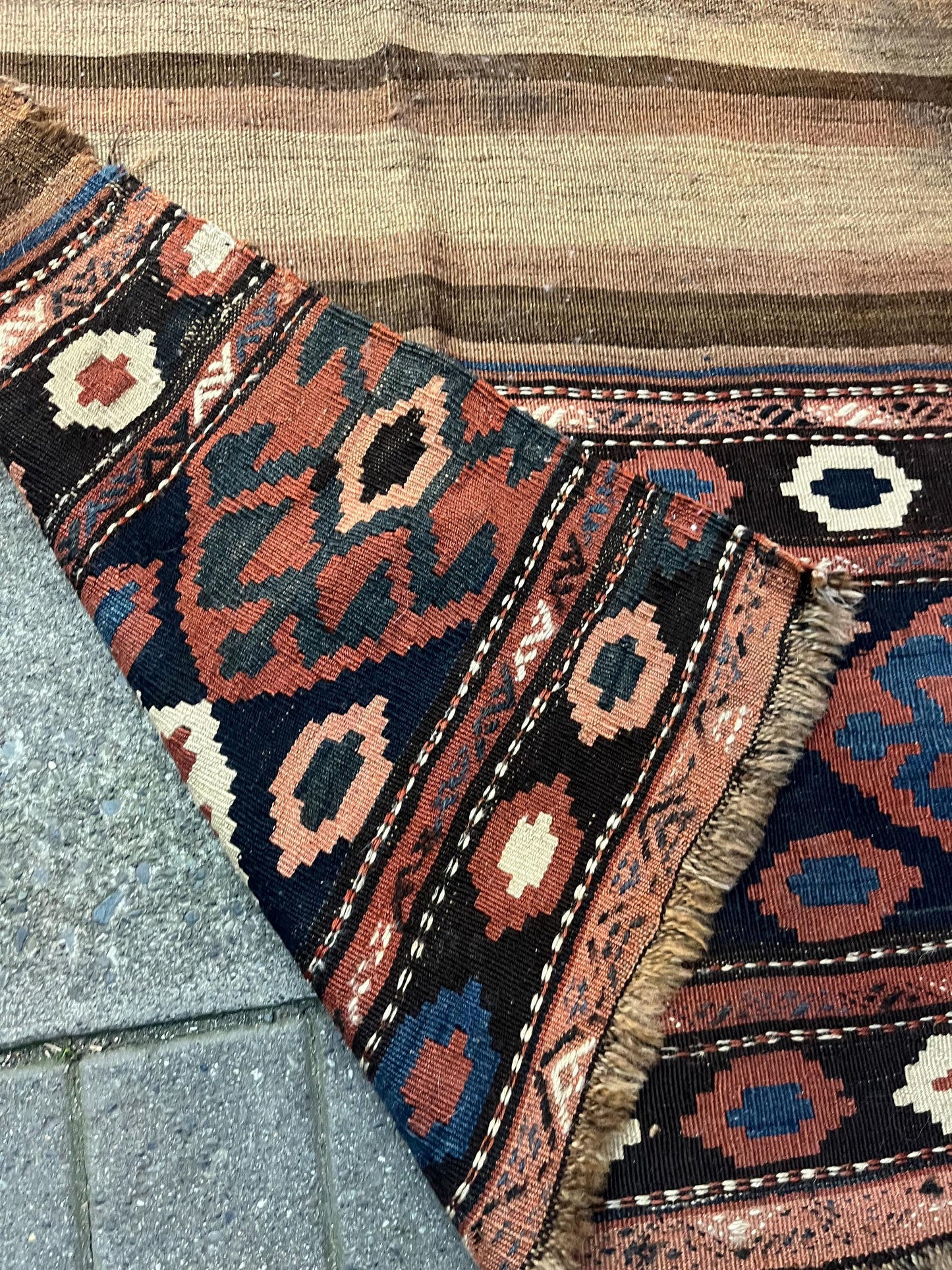 Navajo beauty  - Approximately 60 x 34“ Navajo handmade wool rug  great antique condition. See photos.
