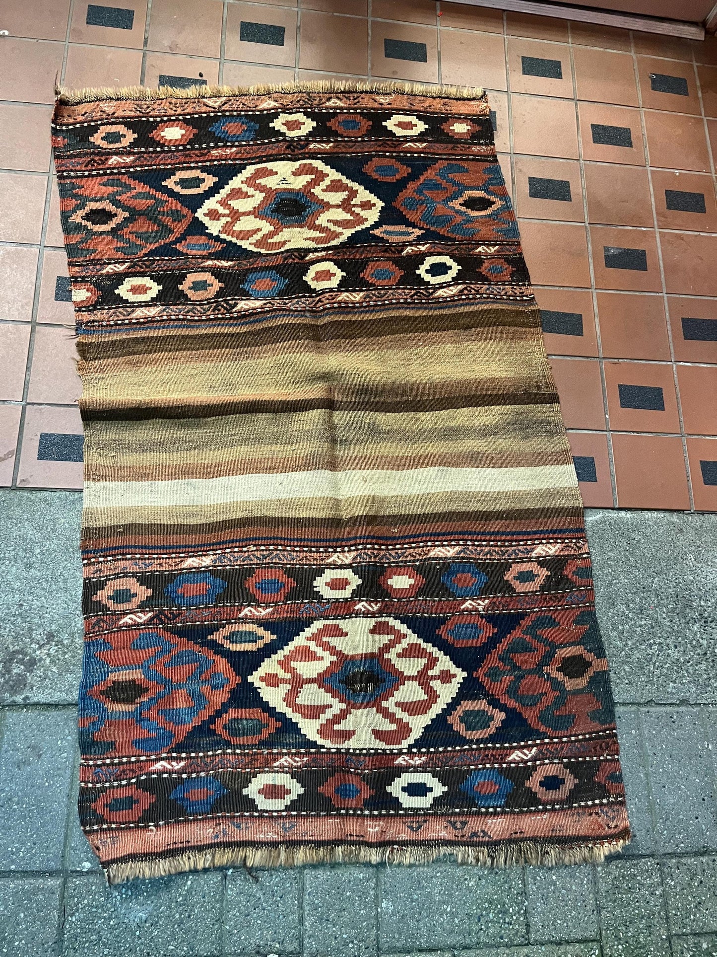 Navajo beauty  - Approximately 60 x 34“ Navajo handmade wool rug  great antique condition. See photos.