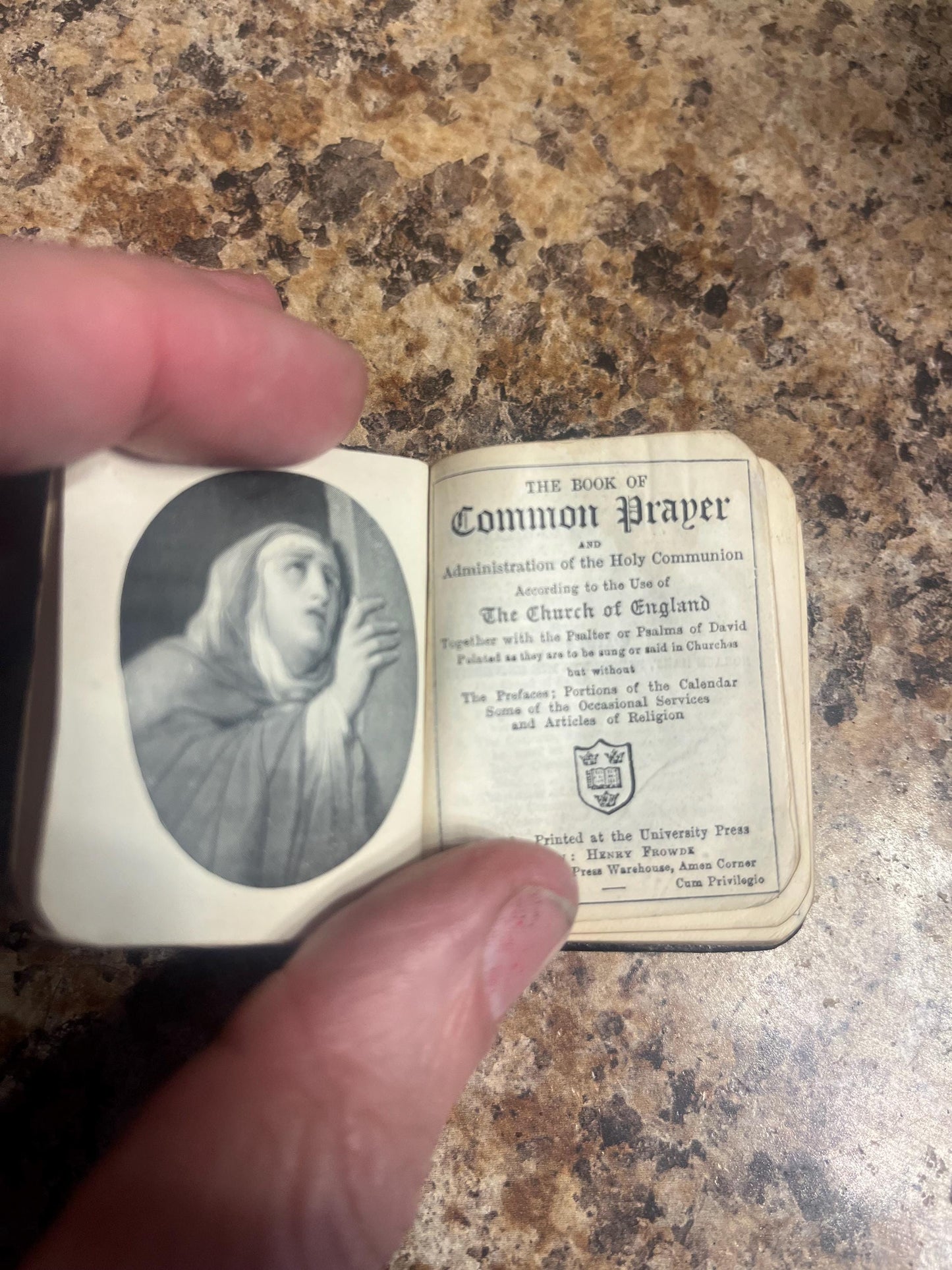 Beautiful antique hallmarked sterling silver cherub  common prayer Bible  2 inches  great condition