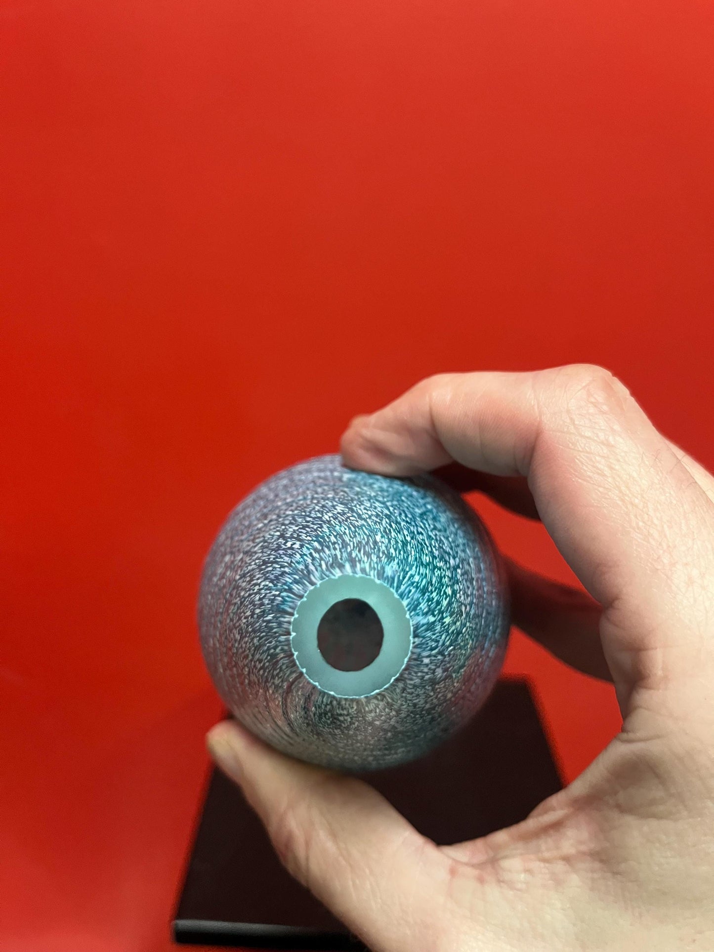 Beautiful 5 inch tall unsigned Vancouver Island Robert held vase  stunning iridescent colour  great value