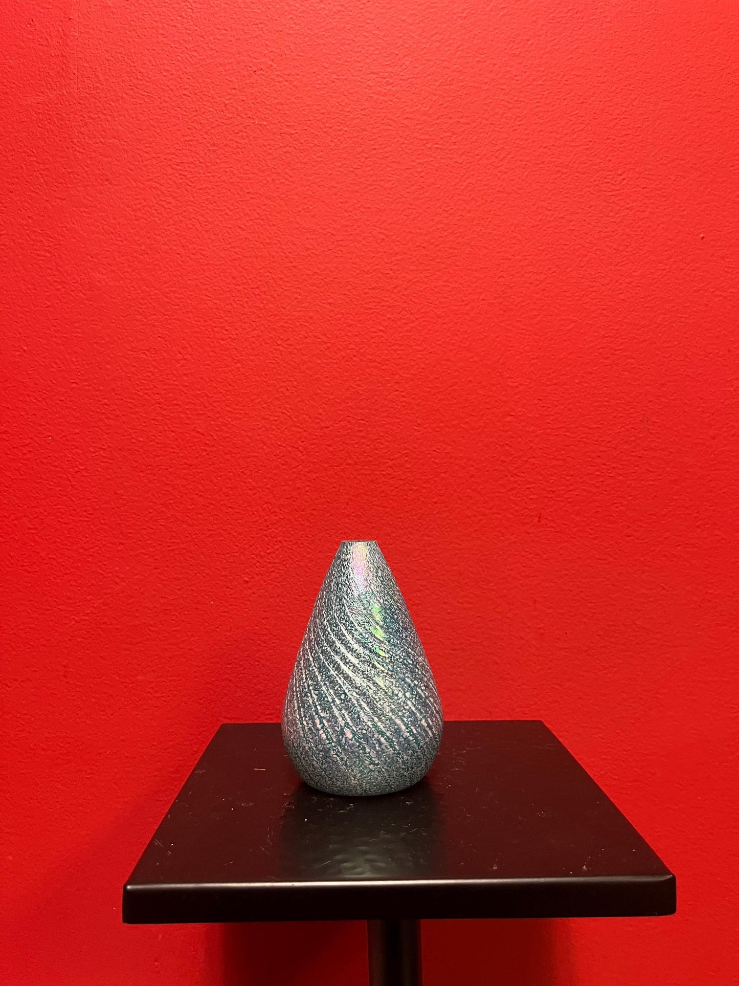 Beautiful 5 inch tall unsigned Vancouver Island Robert held vase  stunning iridescent colour  great value