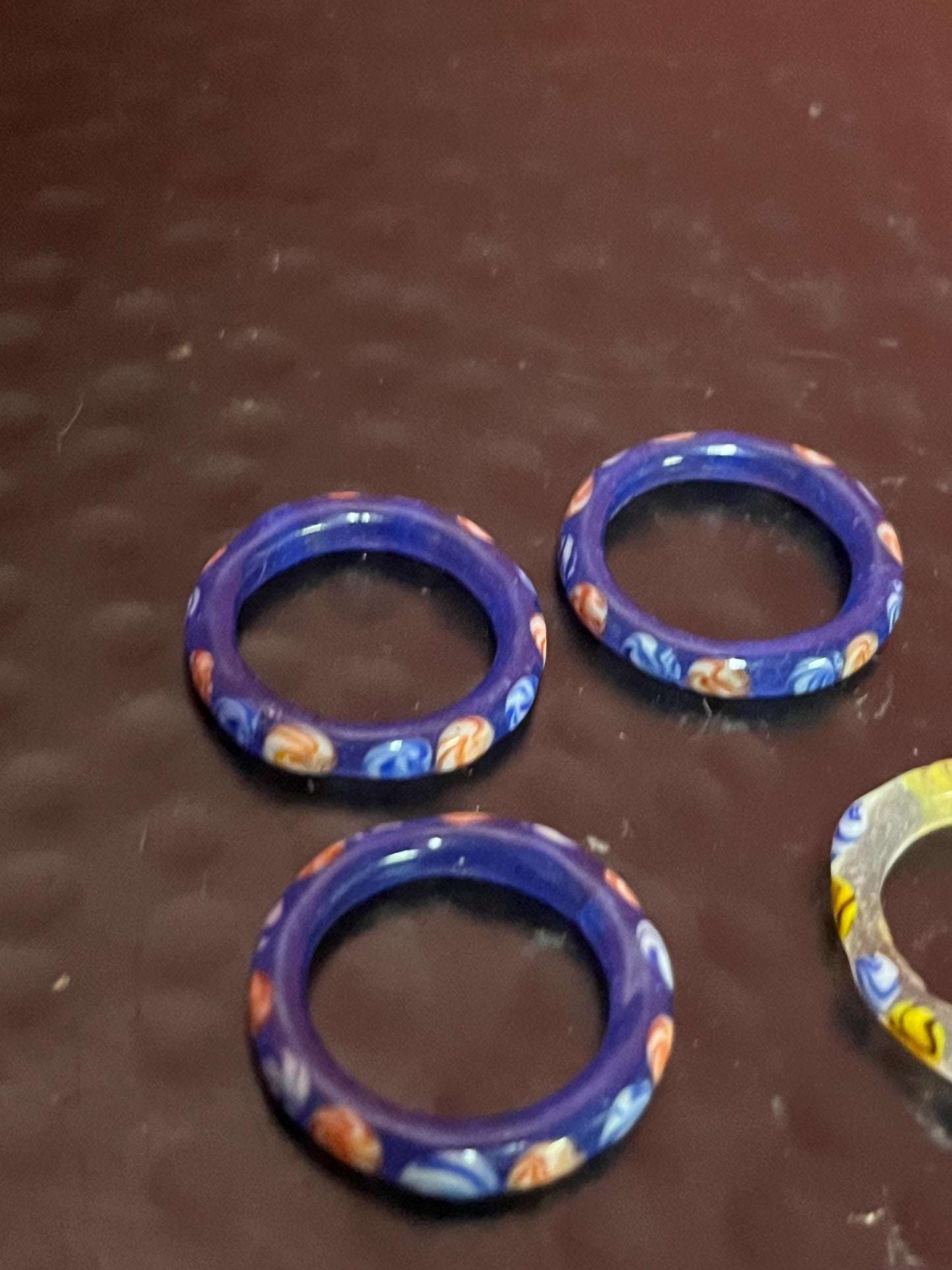 Group of hand blown glass rings  all size 7.5 and perfect gifts  good package deal price
