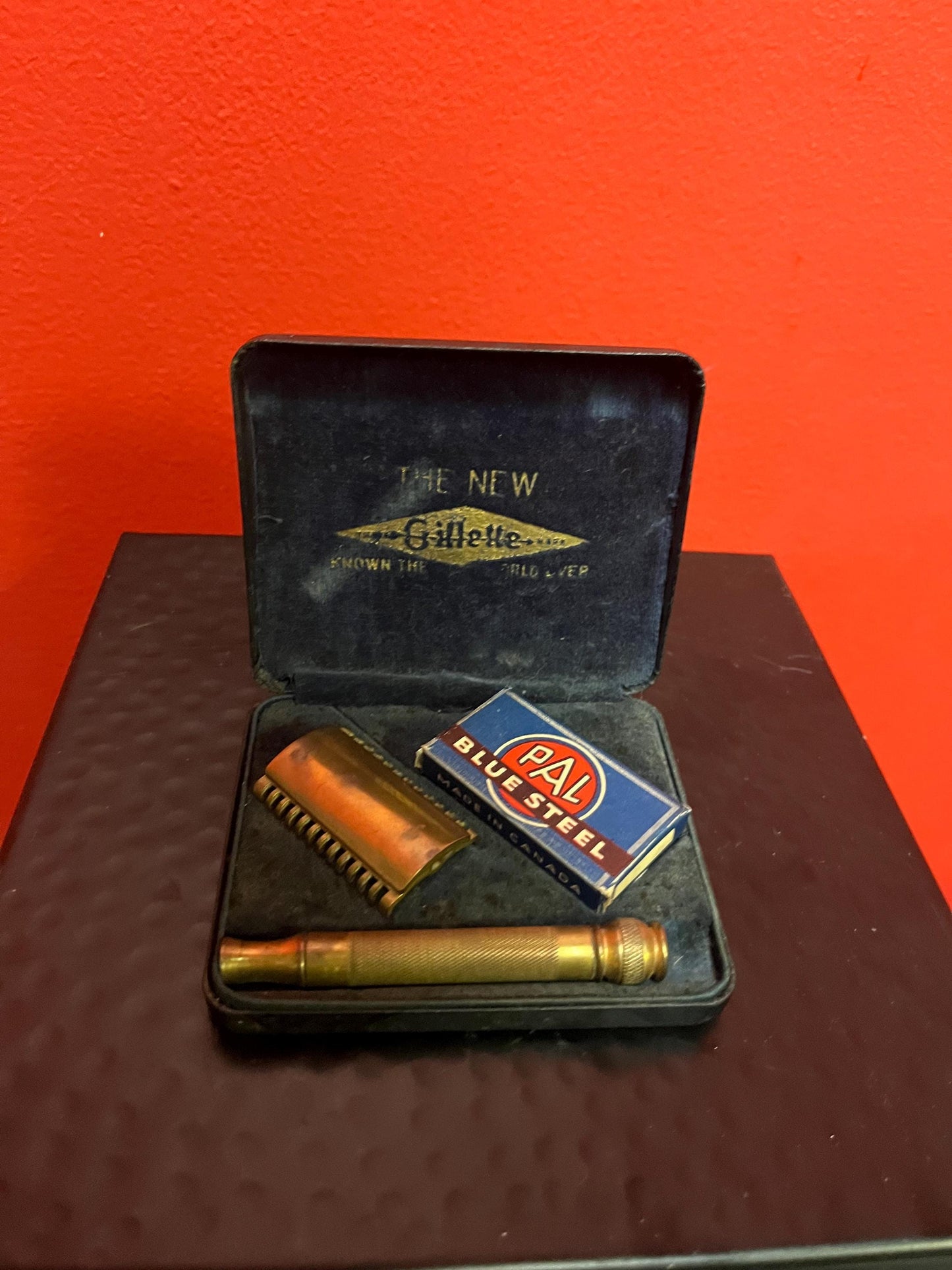 Very cool antique Gillette razor with original blades in like new condition in original box amazing gift - wow