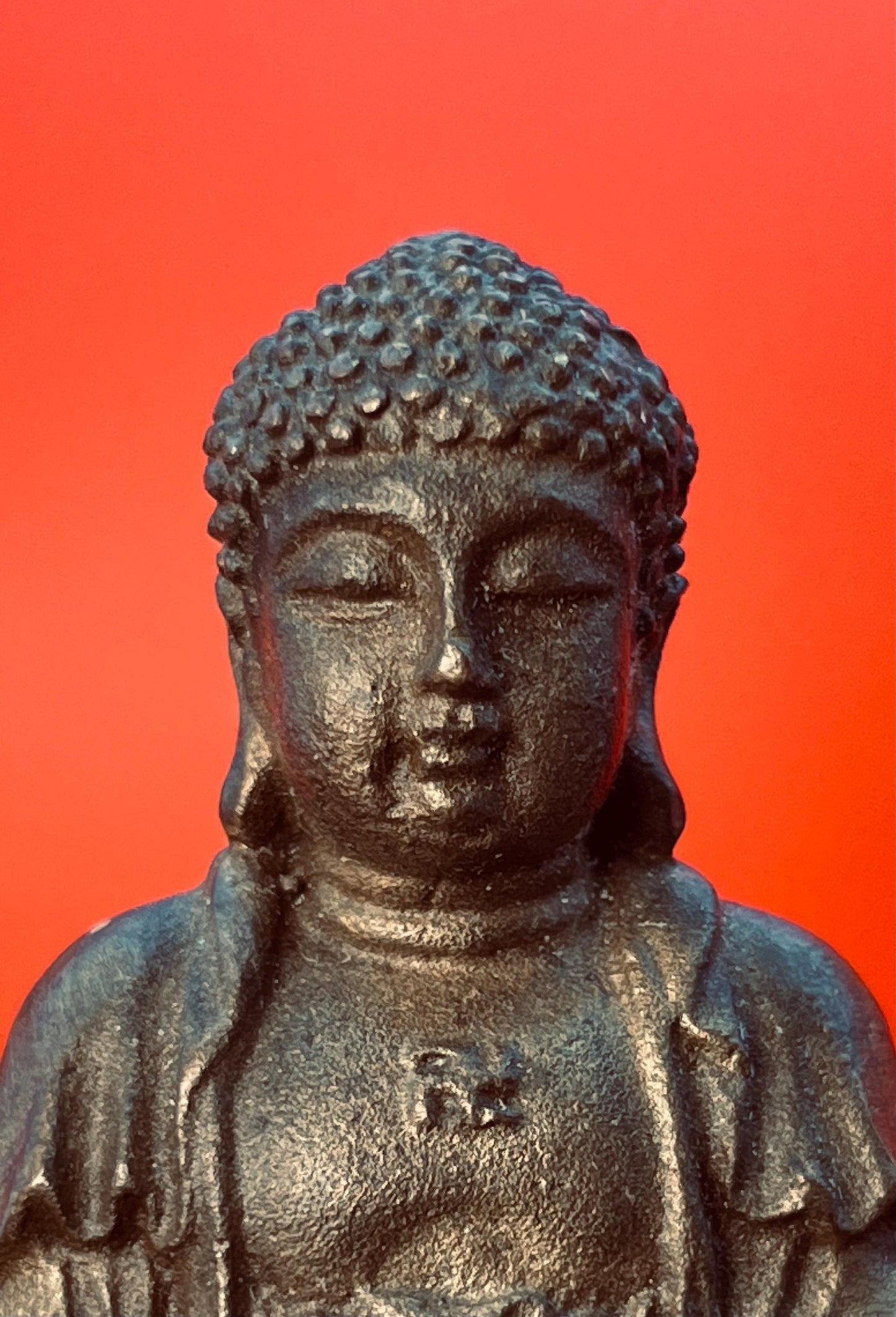 Beautifully crafted bronze Buddha statue, standing approximately 2.5 inches tall and weighing 137 grams
