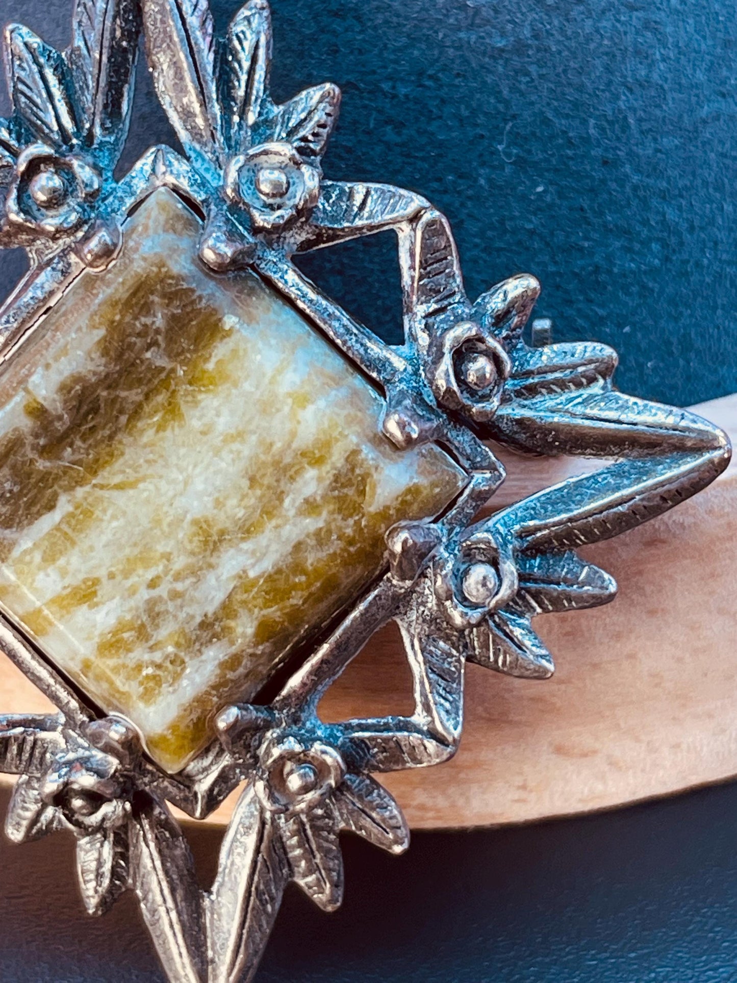 Gorgeous silver brooch with central stone