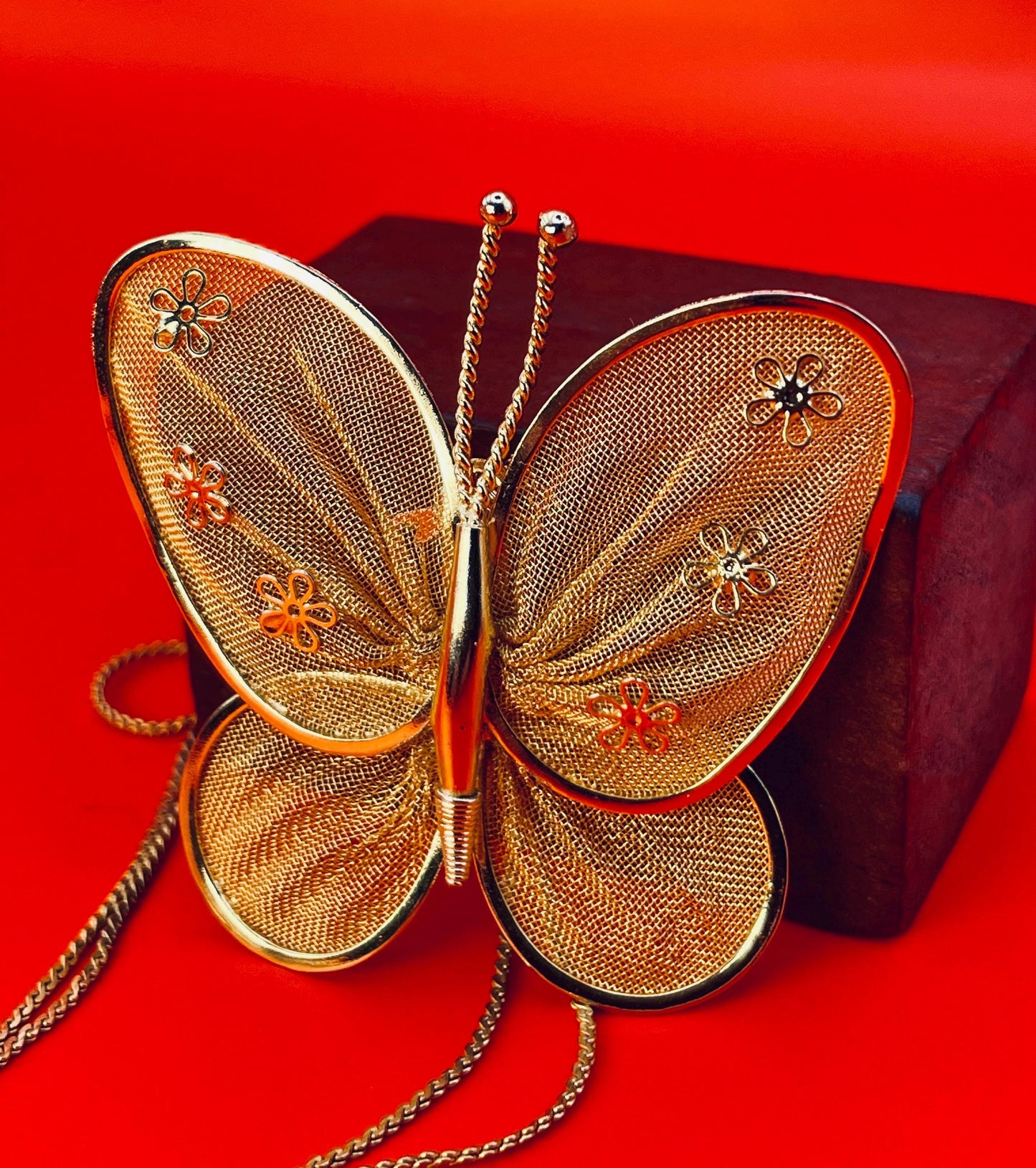 Elegant 9k Gold  filigree Butterfly Necklace Pendant and Chain