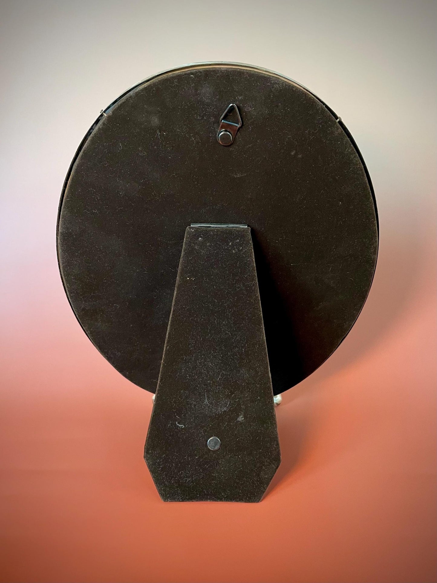 Elegant 11 x 9 inch  Oval Silver-Plated Picture frame with Delicate design