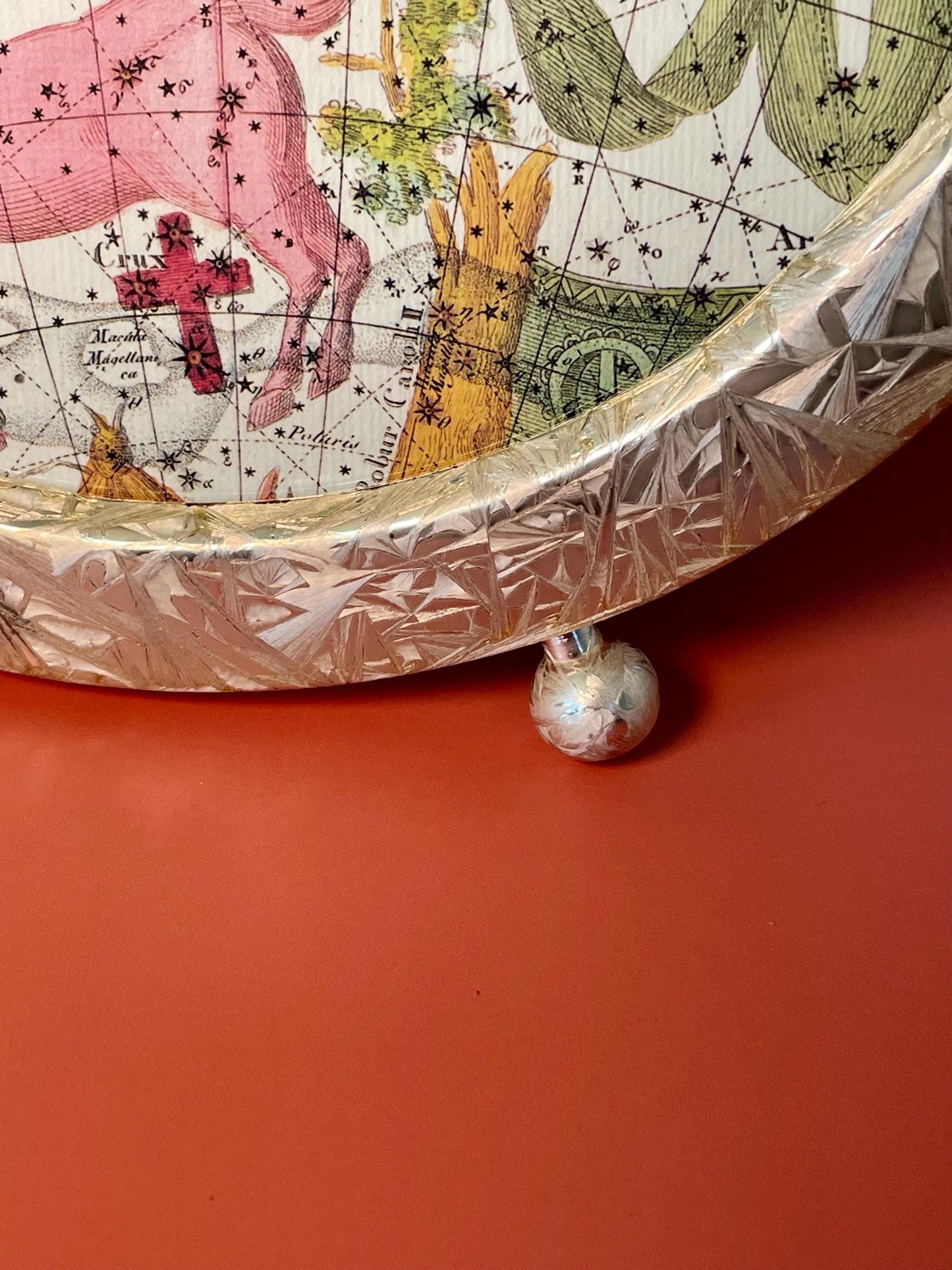 Elegant 11 x 9 inch  Oval Silver-Plated Picture frame with Delicate design