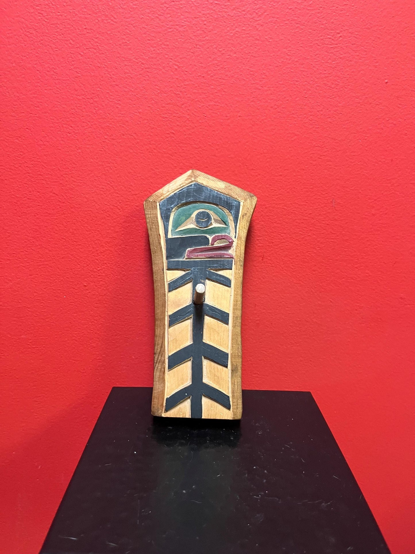 Beautiful indigenous first nations, Pacific Northwest Coast 9 inch frog plaque key holder — Unusual and needs hanger — unsigned