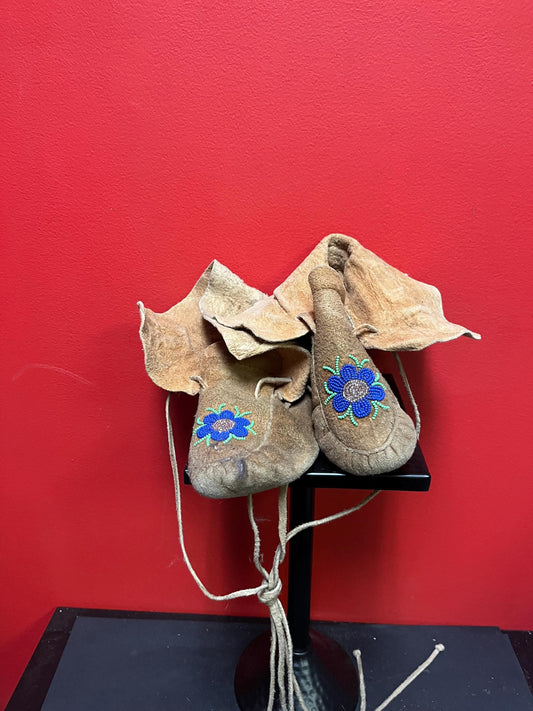 6 x 9 long indigenous beaded and leather moccasin shoes  antique condition