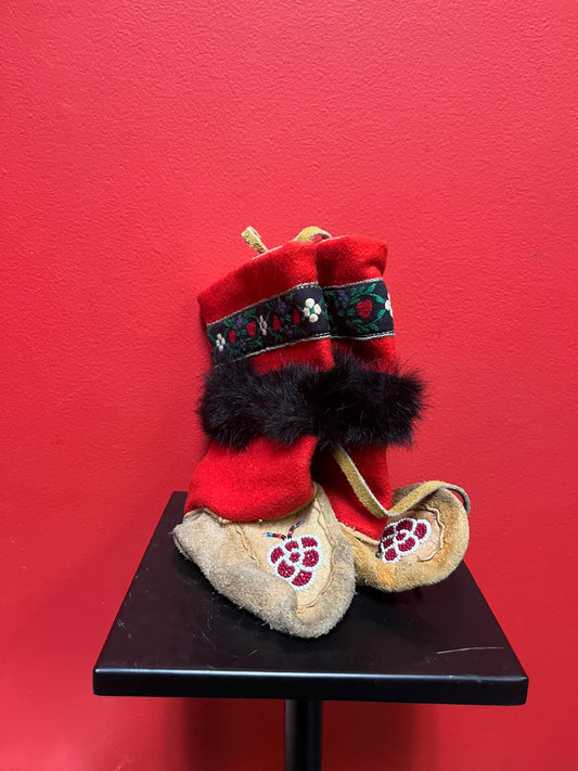 Small 5 inch long, indigenous First Nations leather and beaded moccasin shoes  good condition