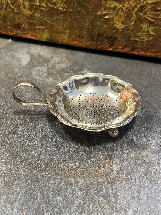 lovely 6 inch silver plate tea strainer  great condition  perfect gift