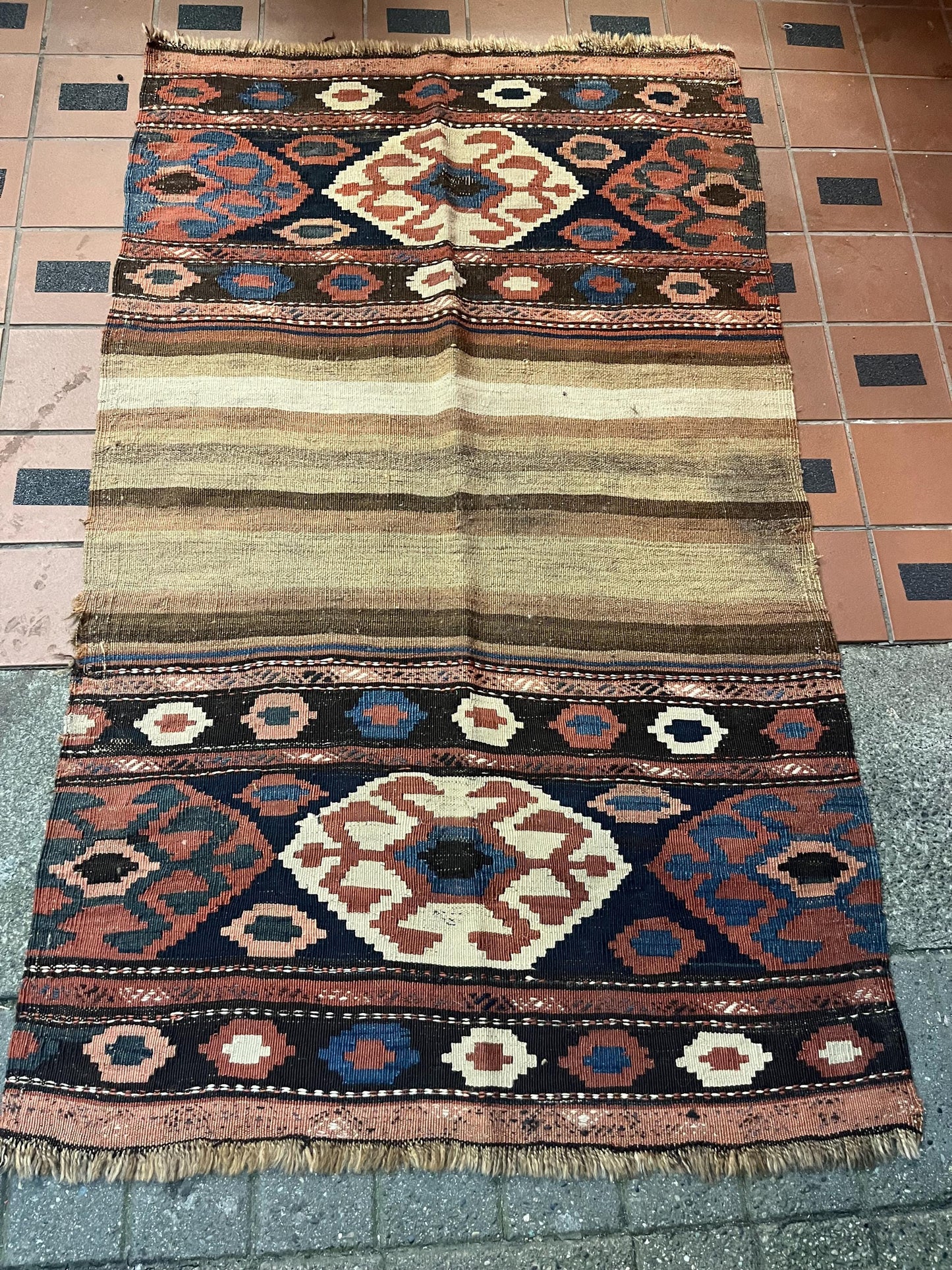 Navajo beauty  - Approximately 60 x 34“ Navajo handmade wool rug  great antique condition. See photos.