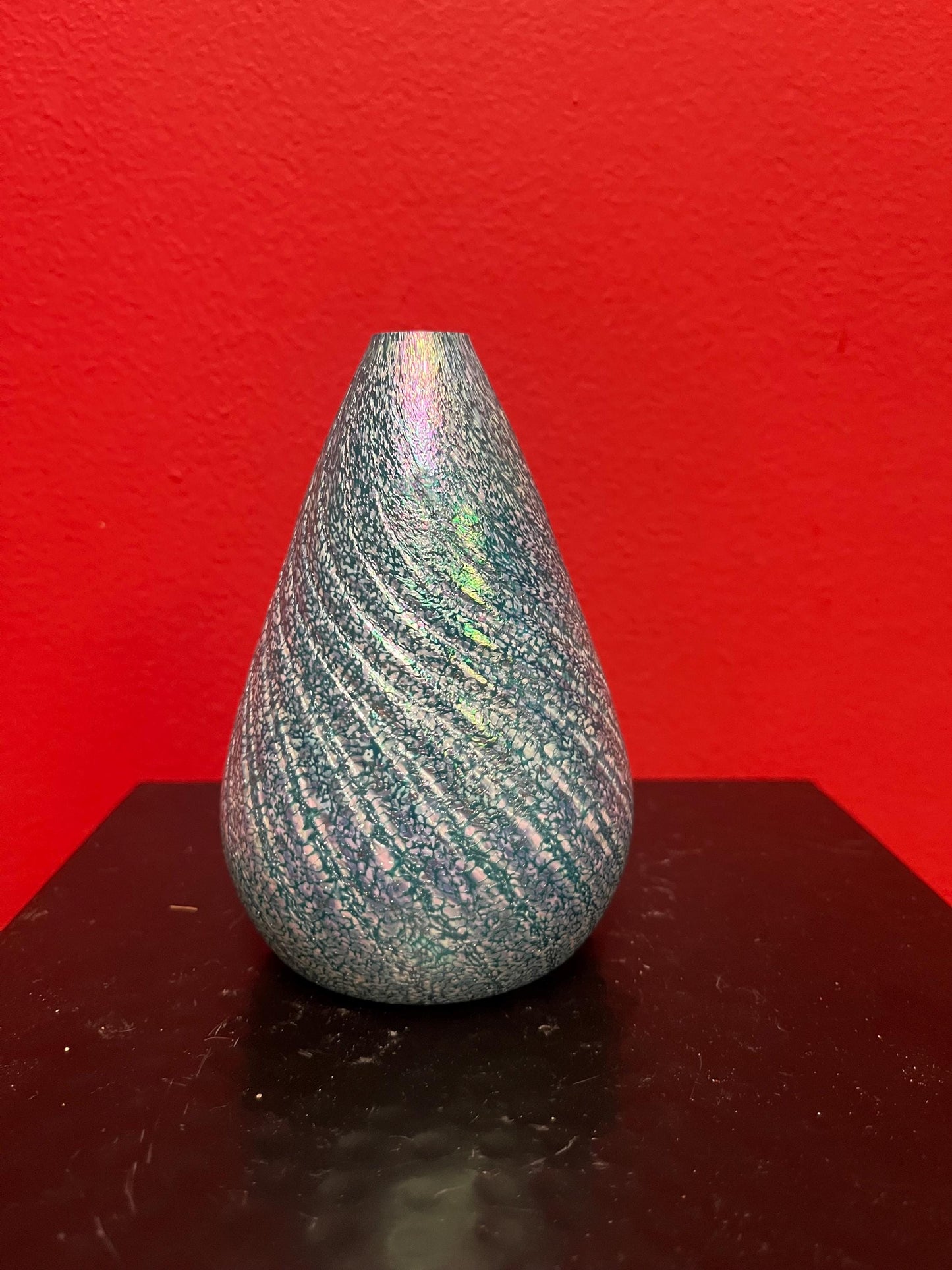 Beautiful 5 inch tall unsigned Vancouver Island Robert held vase  stunning iridescent colour  great value