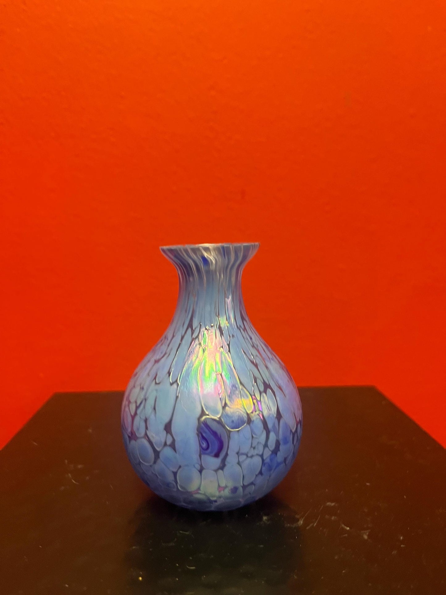 Robert held art glass 4 inch vase  lovely condition  unsigned