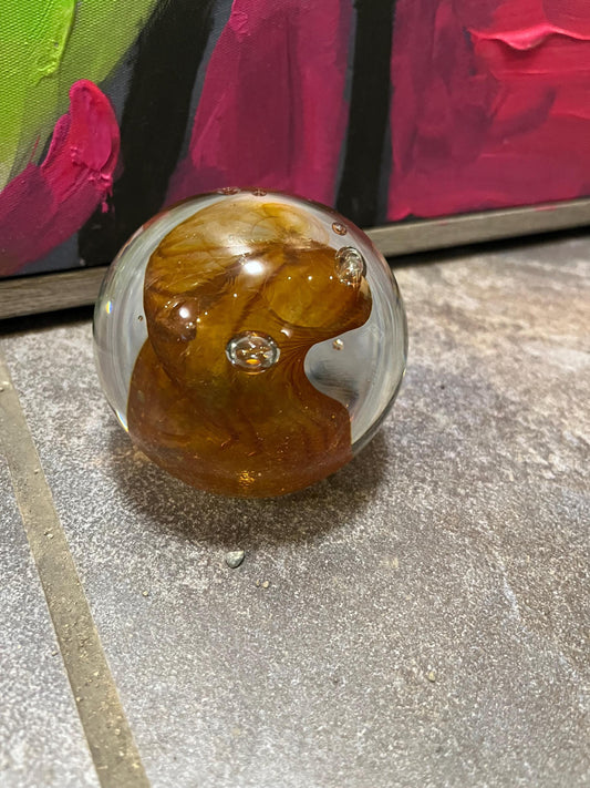Cathiness art glass Scotland paperweight  signed and authentic  great for gift  good value