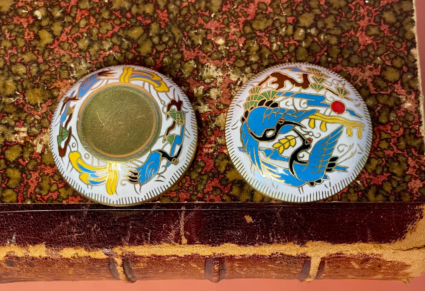 Lovely lidded 2 inch Cloissoné bowl