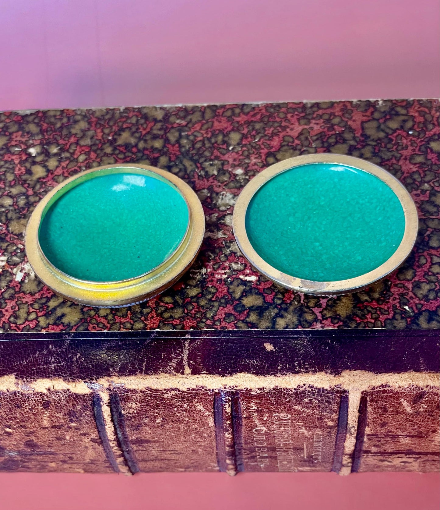 Lovely lidded 2 inch Cloissoné bowl