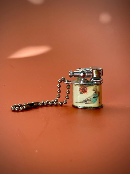 1950s Tiny Pinup Lighter  Needs Flint, Wick & Fuel  Working Parts