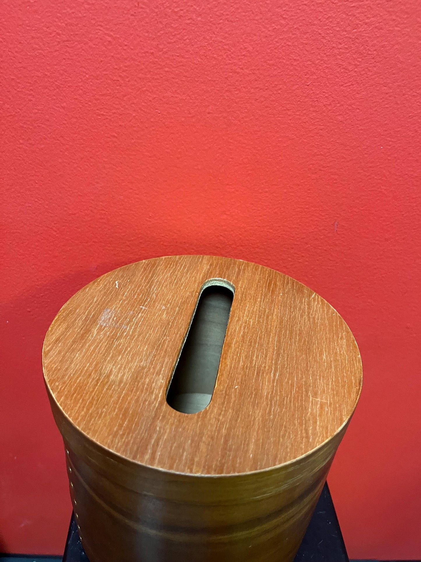 Beautiful 7 x 6 high mid-century modern shake of style teak tissue box  see photos  great value