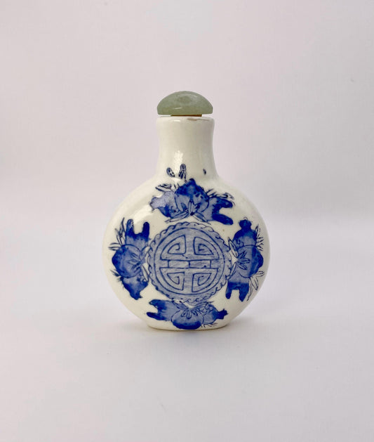 Chinese painted porcelain snuff bottle with jade top