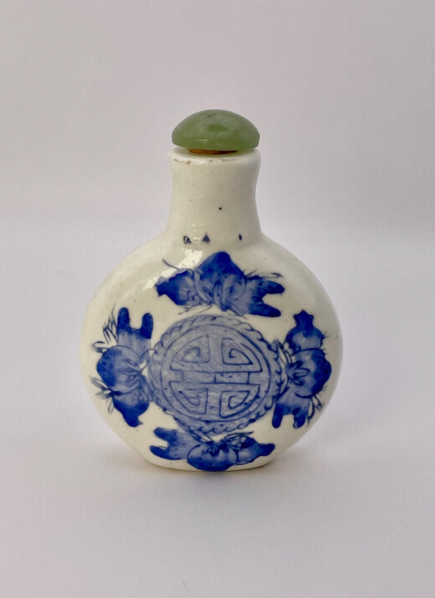 Chinese painted porcelain snuff bottle with jade top