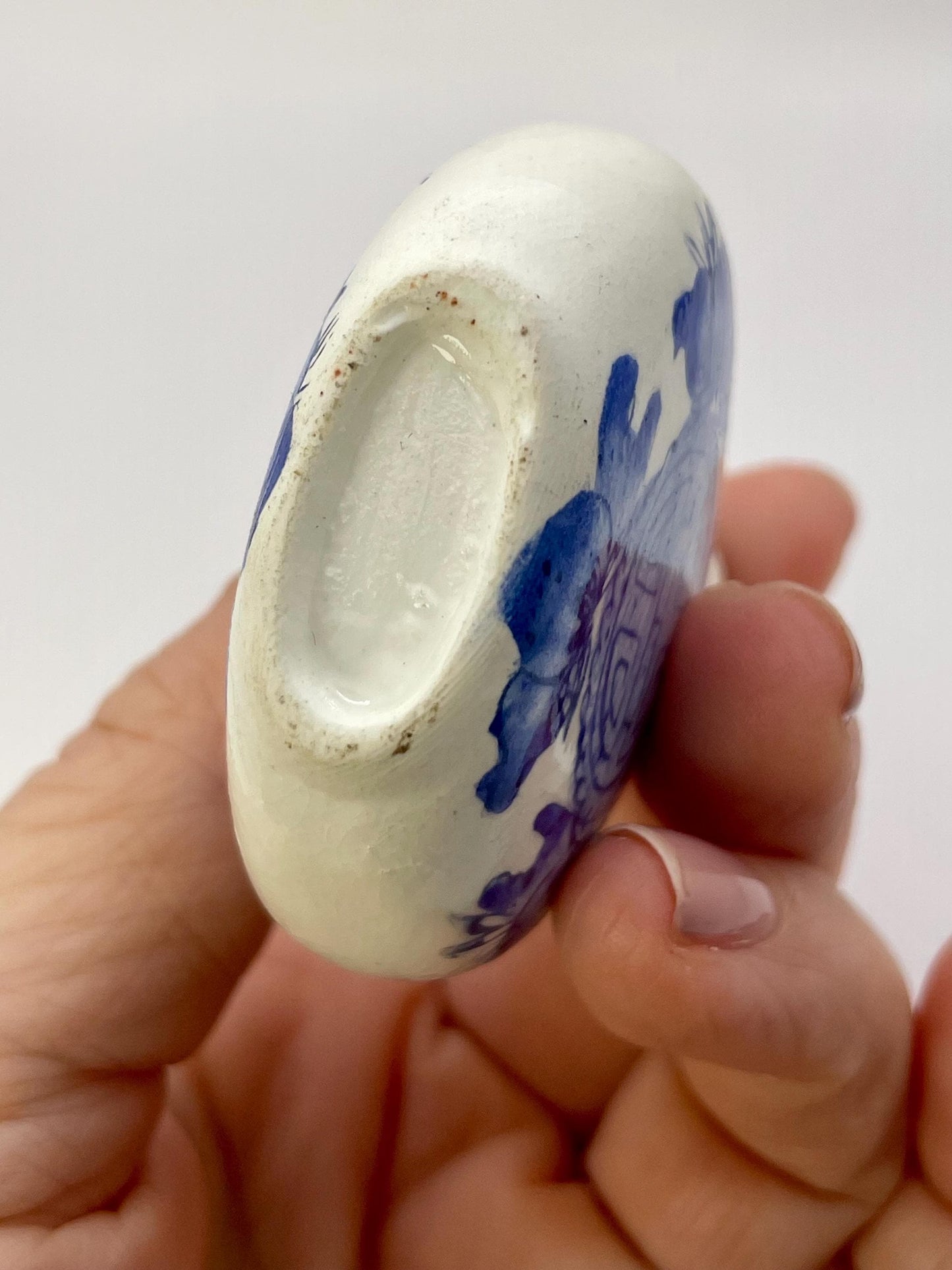 Chinese painted porcelain snuff bottle with jade top