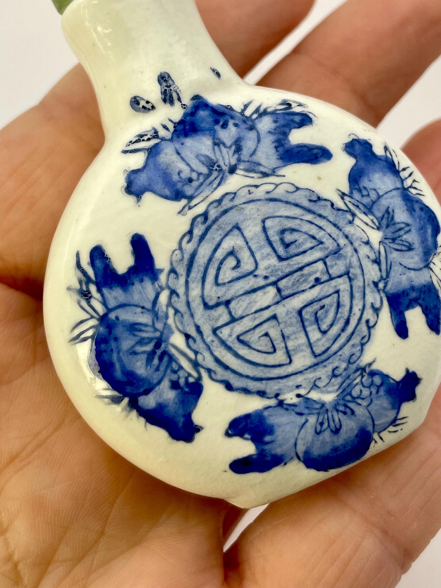 Chinese painted porcelain snuff bottle with jade top