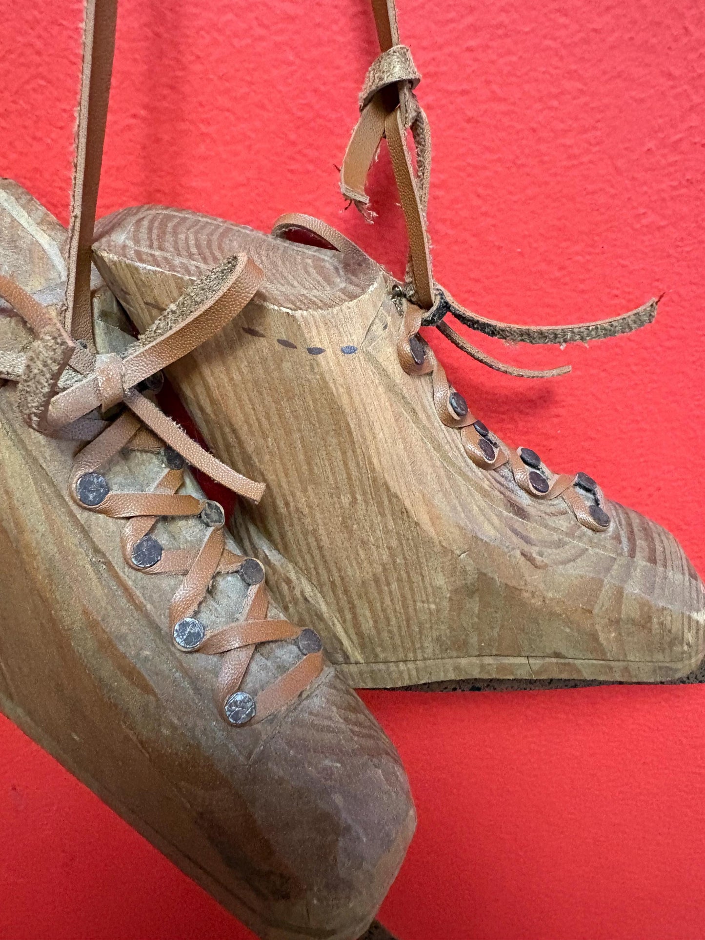 6 x 5 high antique Canadian primitive wooden model skates   great detail  great gift  so cool