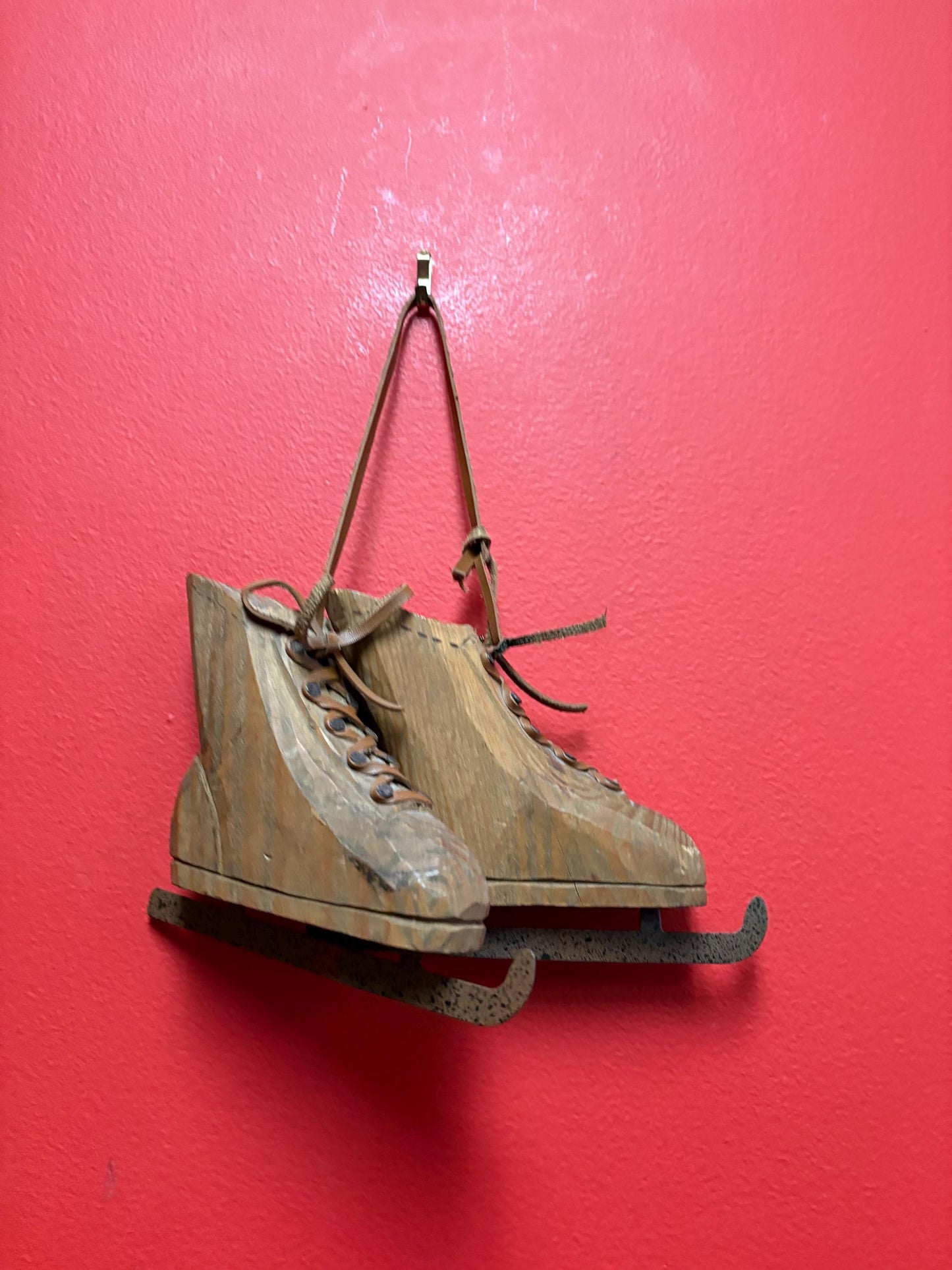 6 x 5 high antique Canadian primitive wooden model skates   great detail  great gift  so cool