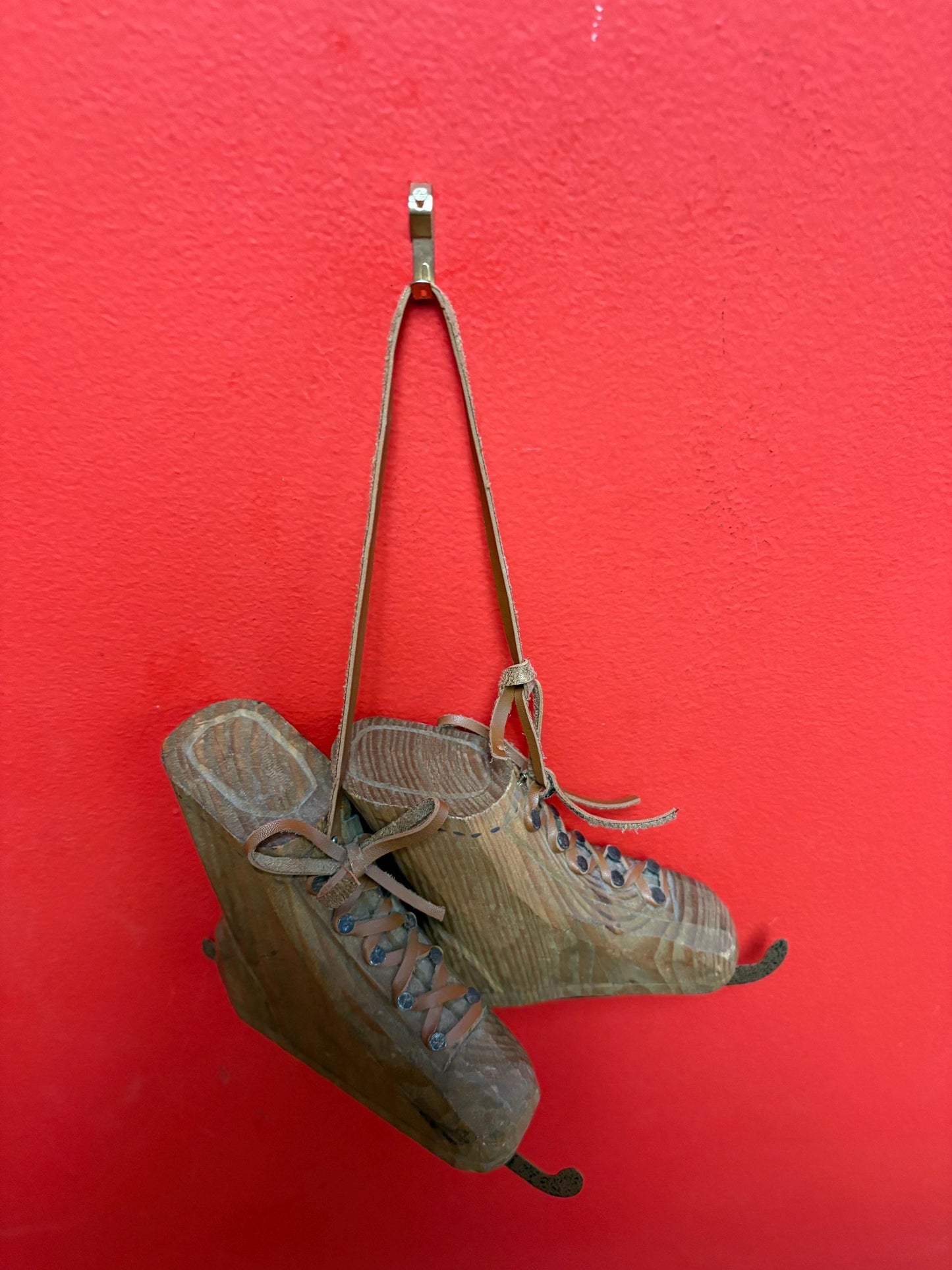 6 x 5 high antique Canadian primitive wooden model skates   great detail  great gift  so cool