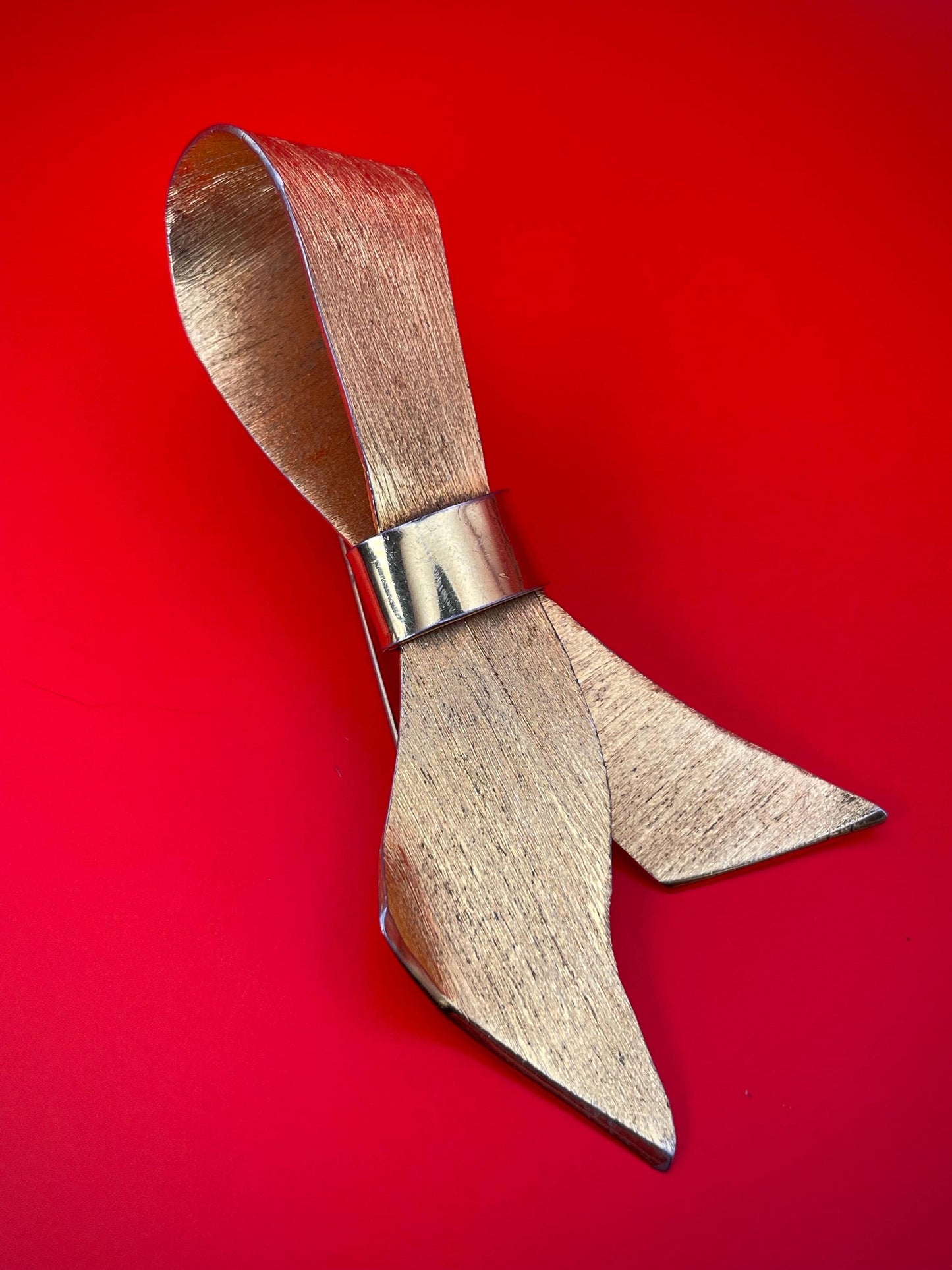 Lot of Gold tone Brooches ranging from 1.5 - 4 inches