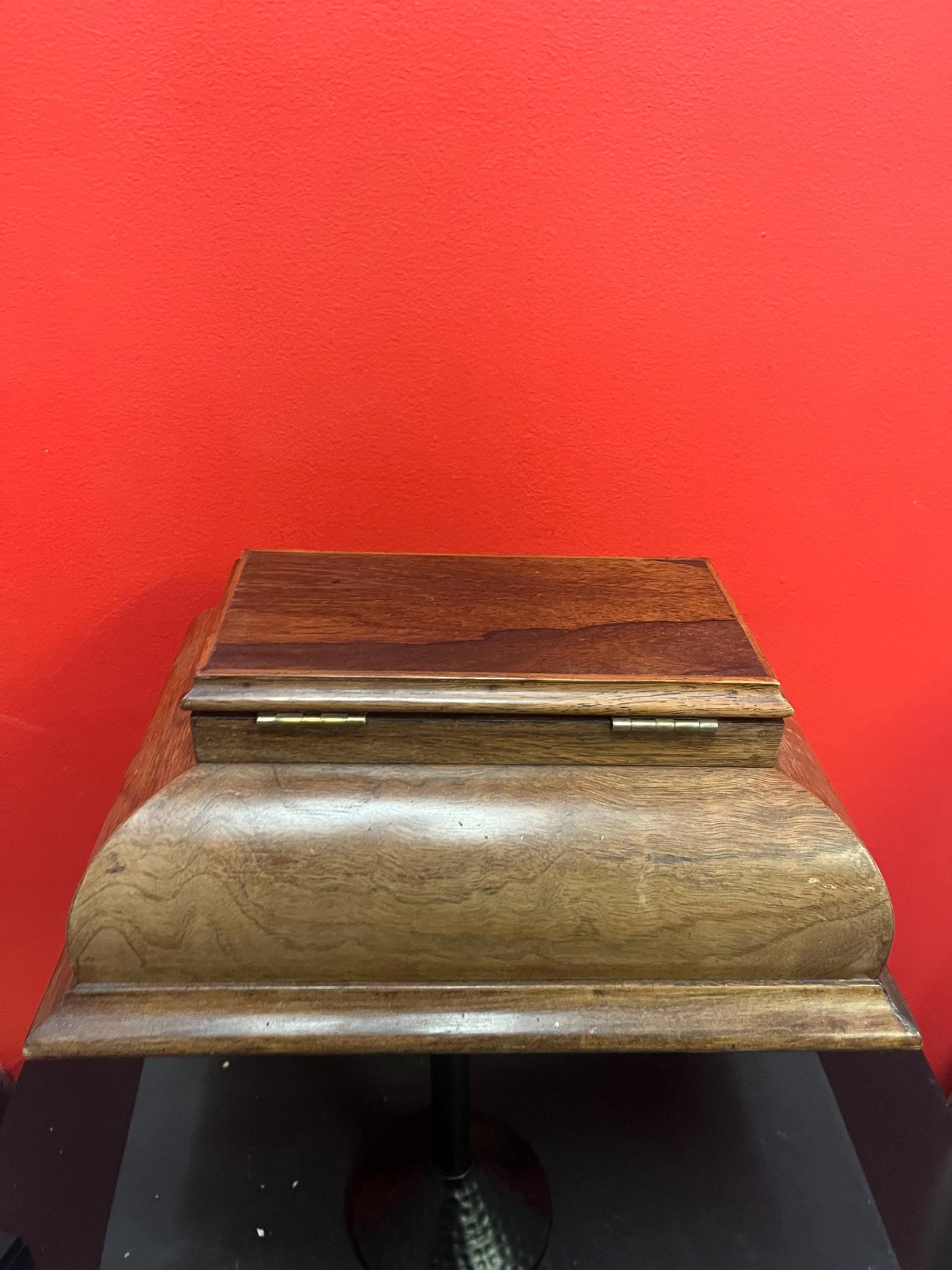 Stunning antique walnut jewellery box  15 x 10 x 7 wide  luxuriously lined and in perfect condition and ready to gift or use