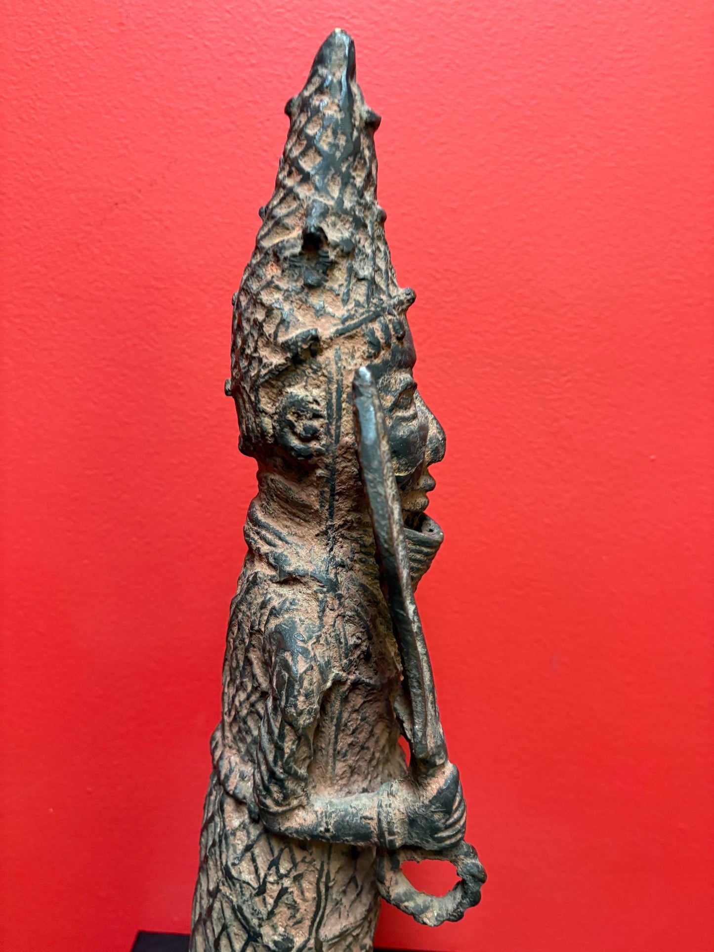 Fabulous 17.5 inch high antique African BENIN bronze statue of a male warrior  fabulous patina and 5.7 kg  well detailed  Benin bronze -