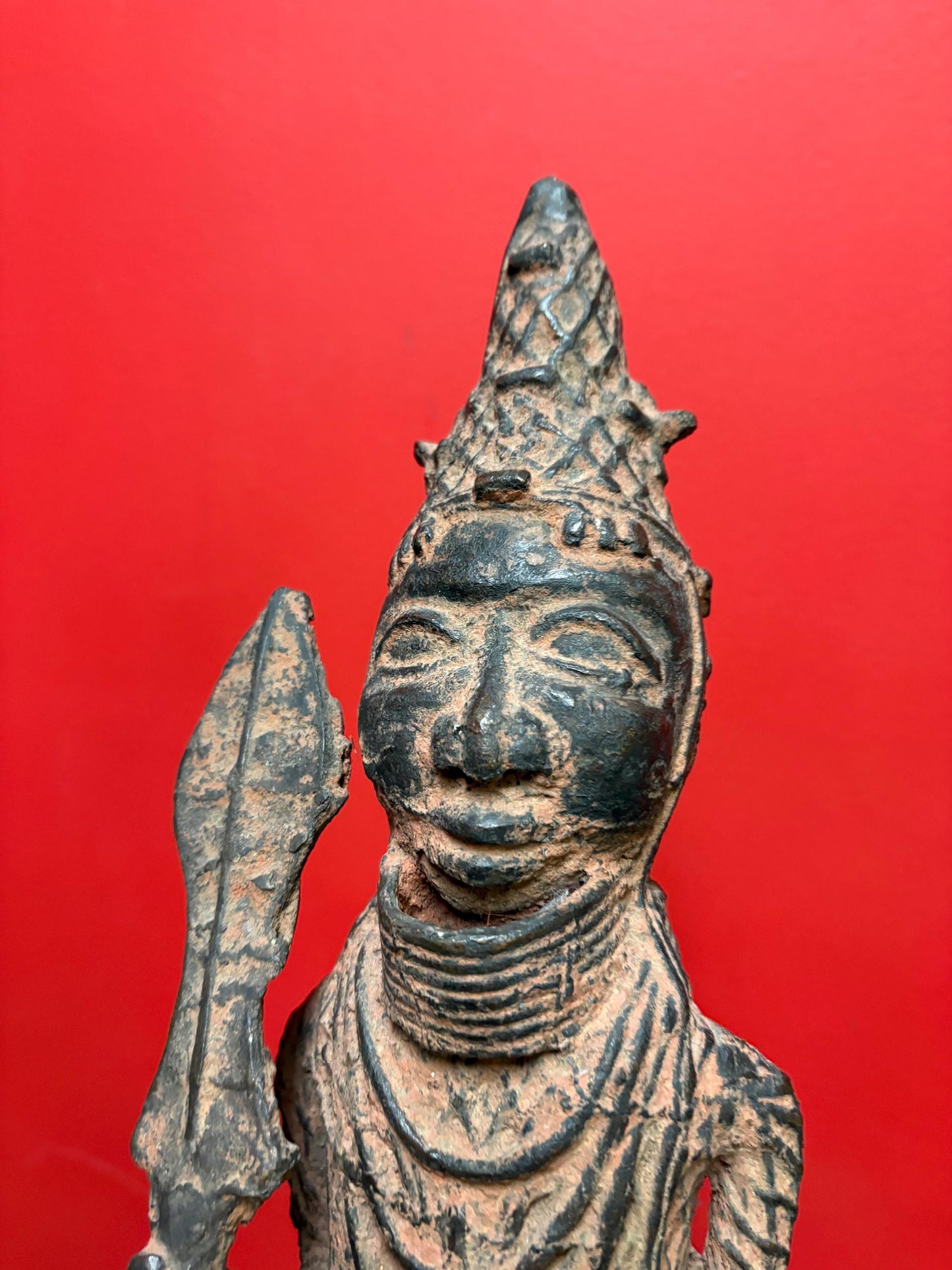 Fabulous 17.5 inch high antique African BENIN bronze statue of a male warrior  fabulous patina and 5.7 kg  well detailed  Benin bronze -