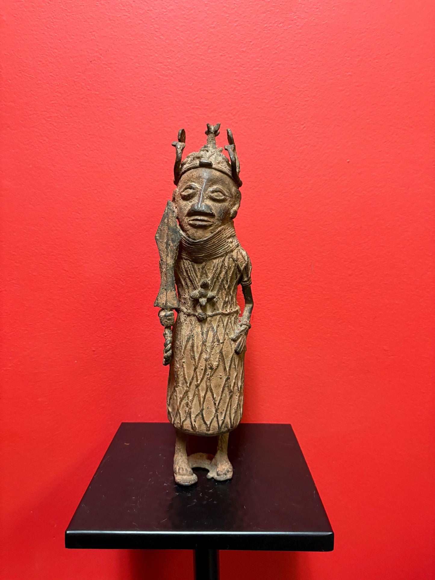 Fabulous 12 inch high antique African BENIN bronze statue of a woman warrior  fabulous patina and 2.63 kg  well detailed  Benin bronze -