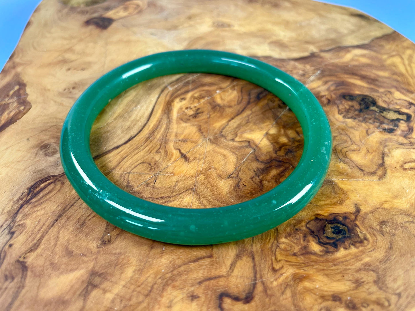 Lovely 2.75 inch wide Peking glass bangle  Chinese beauty  wow