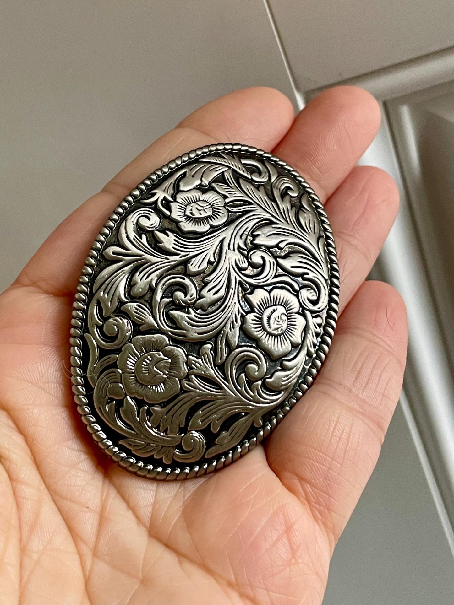 Cool 2.5 inch wide belt buckle with flower design great price and great gift