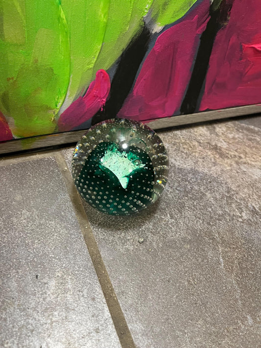 Cathiness art glass Scotland paperweight  signed and authentic  great for gift  good value