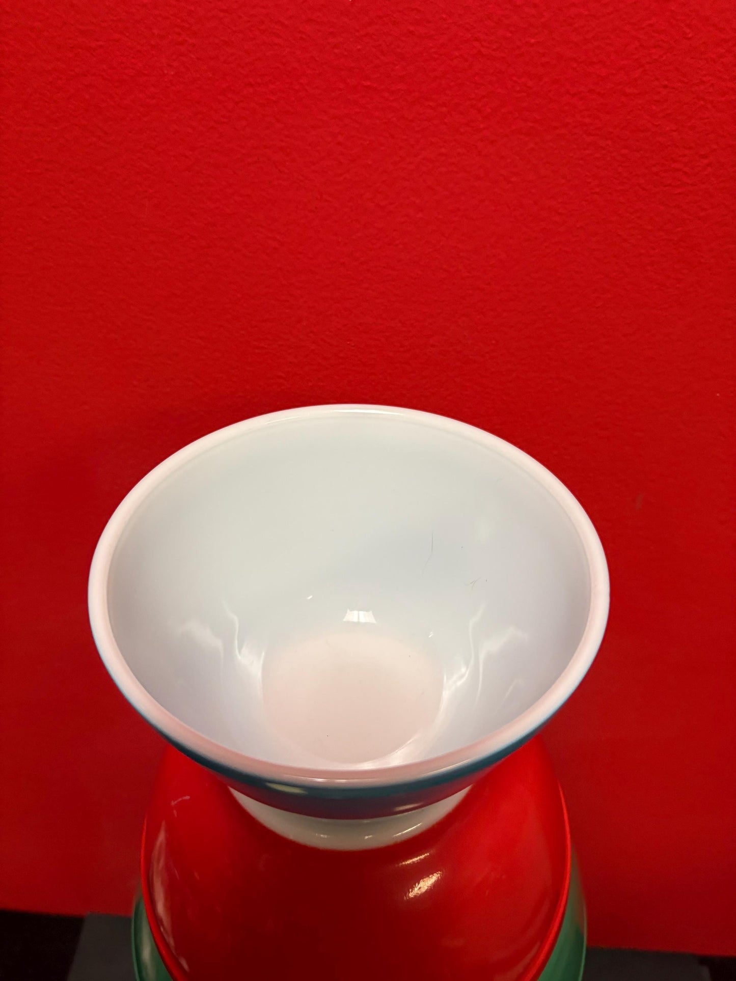 Set of vintage Pyrex bowls in primary colours  pretty great condition  see photos  great value  Pyrex lovers unite