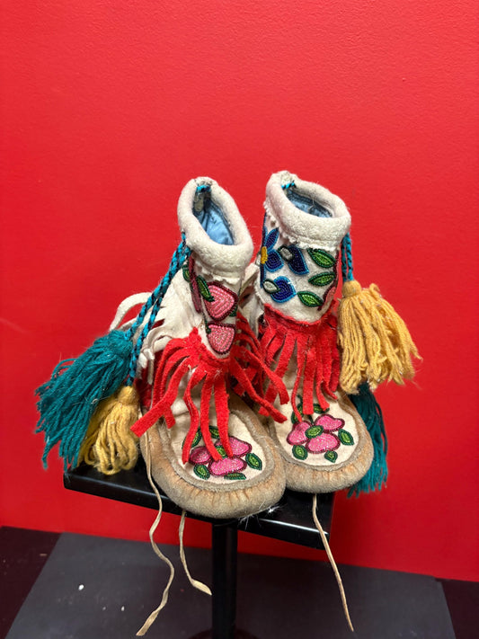 Beautiful first nation Pacific Northwest coast fabric and leather and beaded moccasin boots good antique condition 7 x 8 inches high-