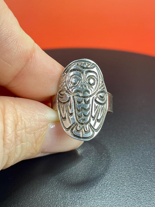 Lovely size 7.5 indigenous First Nations pacific northwest coast  sterling Owl ring  signed