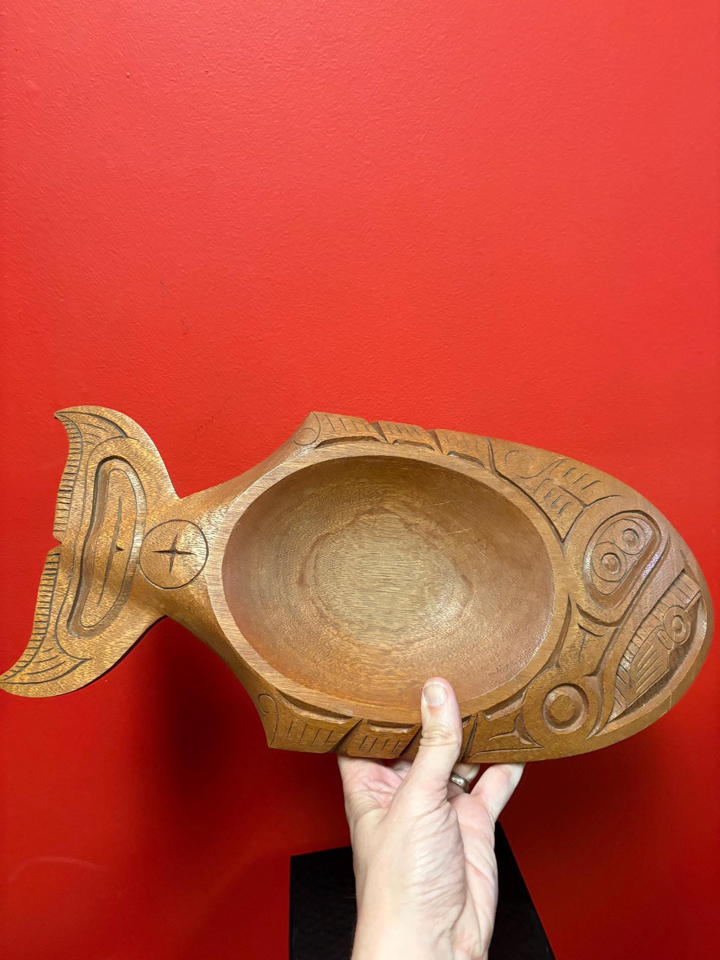 Stunning Canadian indigenous First Nations north west coast  17 x 9 inch  wood feast  bowl in shape of a salmon  - Norman Bob