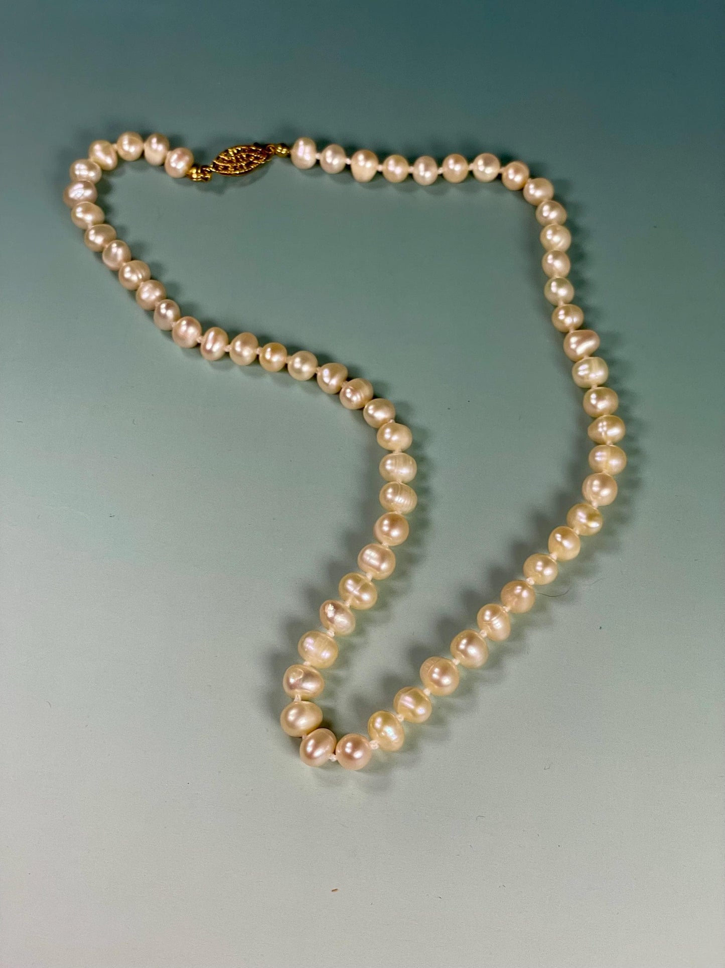 Approx 18 inch pearl necklace  great value  perfect gift