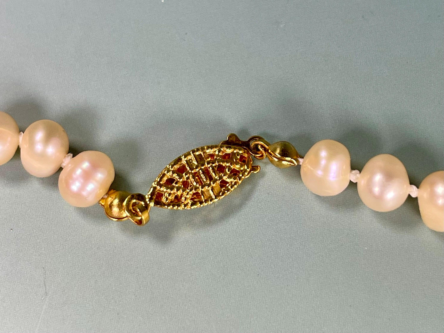 Approx 18 inch pearl necklace  great value  perfect gift