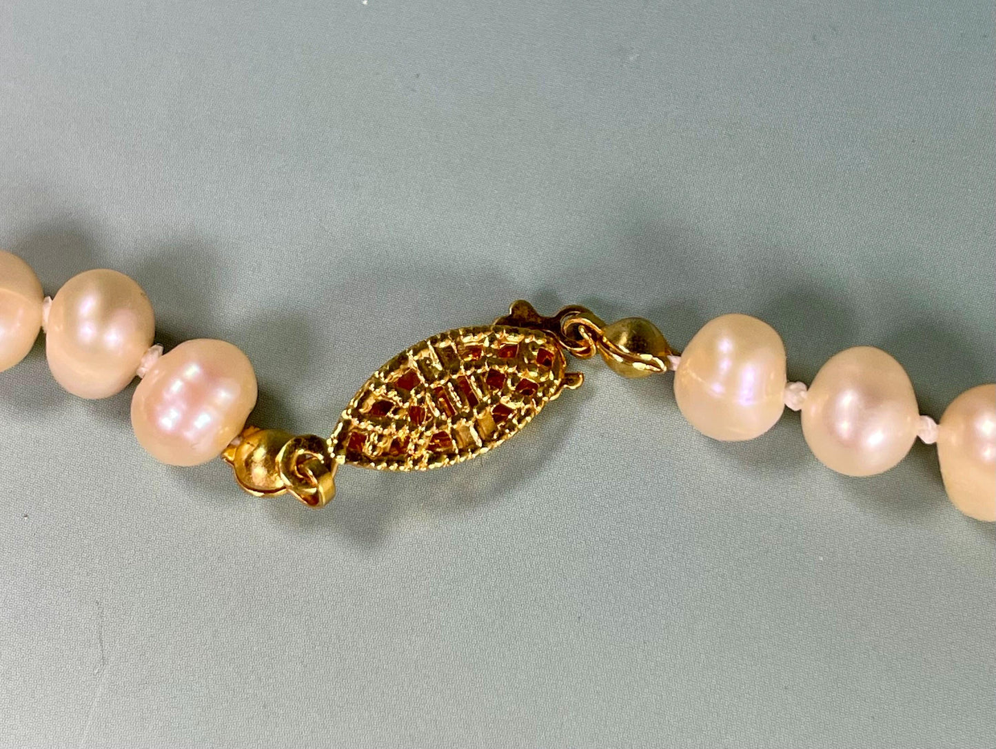 Approx 18 inch pearl necklace  great value  perfect gift