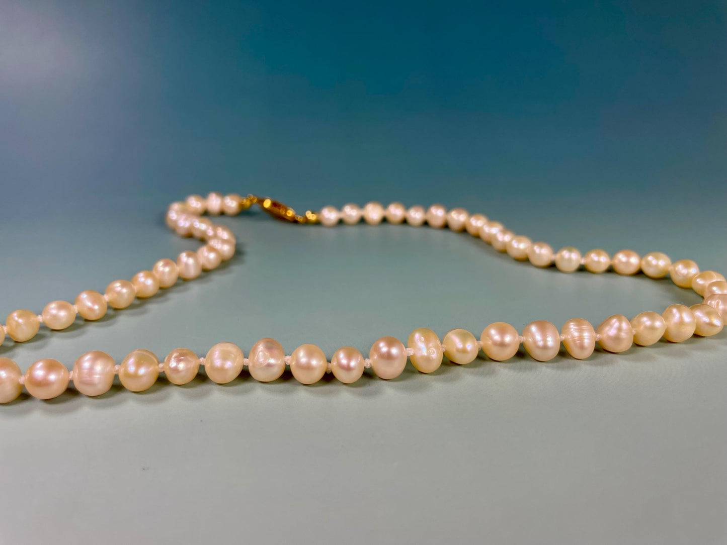 Approx 18 inch pearl necklace  great value  perfect gift