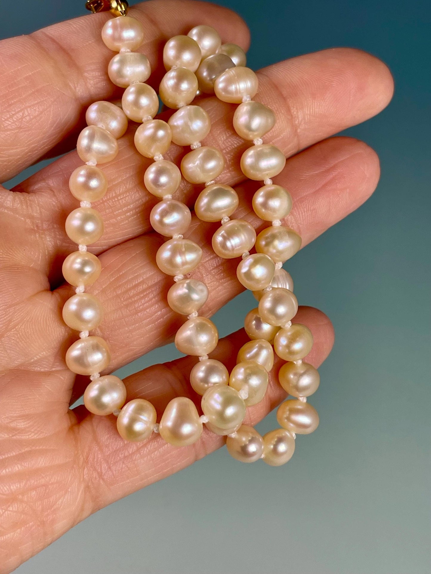 Approx 18 inch pearl necklace  great value  perfect gift